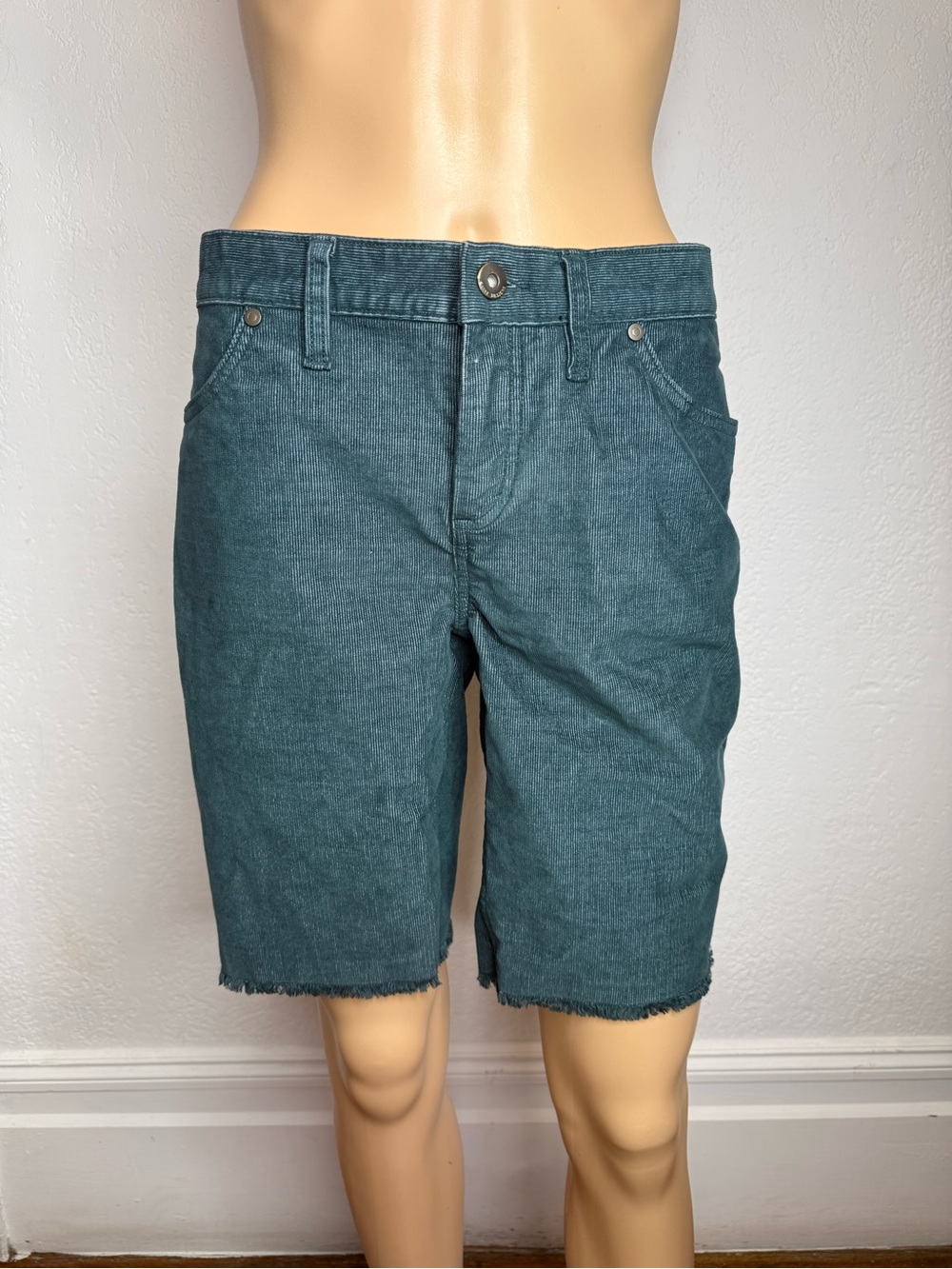 Carve Designs Oahu Corduroy Shorts Women's Size 6 Teal Blue 9.5" Inch Raw Hem